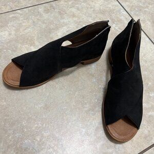 Band of Gypsies Black Cutout Sandals – Size 9